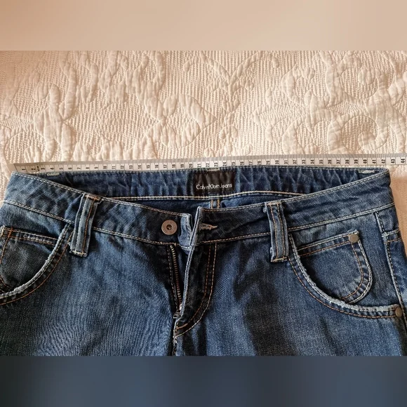 Calvin Klein blue jeans low rise, straight leg, size 8, unique back pockets - Picture 15 of 16
